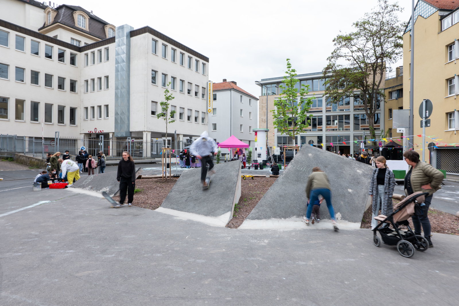 Kassel dock4 platz eroeffnung johann taillebois polycarbonara endboss kassel